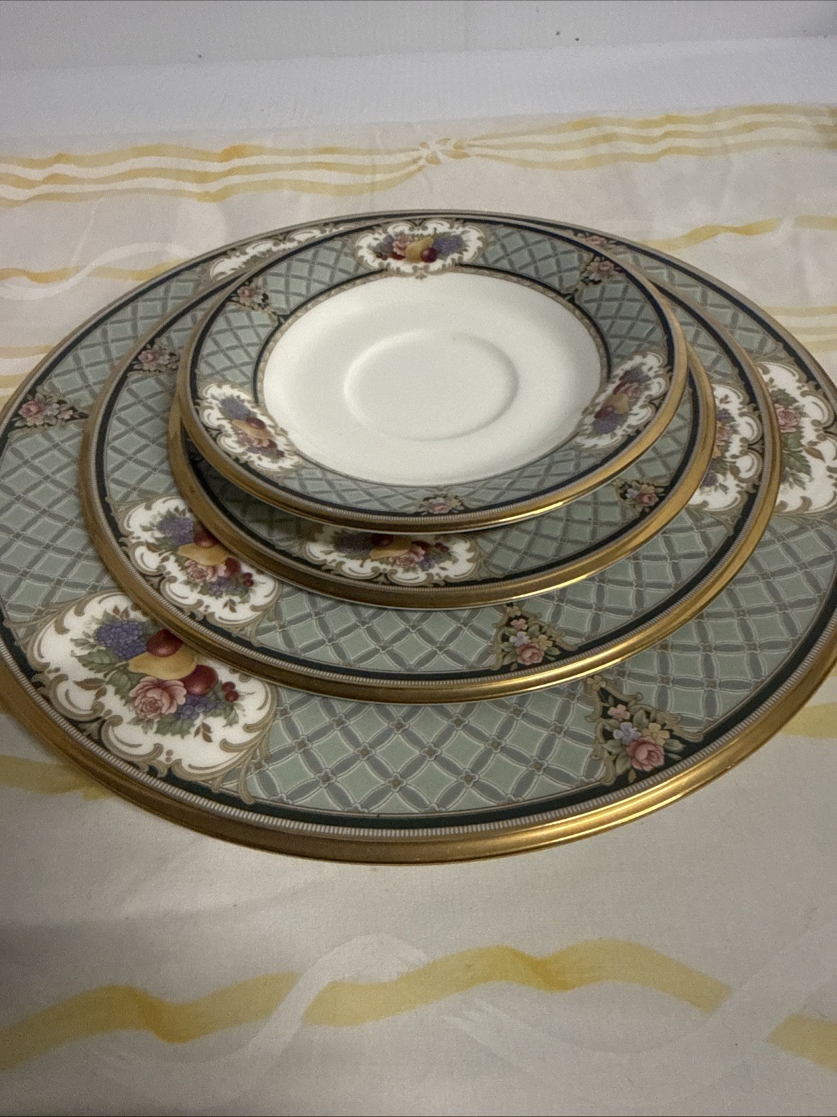 Noritake Royal Emblem 4 Plate Set 10 7/8, 8 1/2, 6 7/8, 6” Mint China Noritake Royal Emblem 4 Plate Set 10 7/8, 8 1/2, 6 7/8, 6” Mint China
