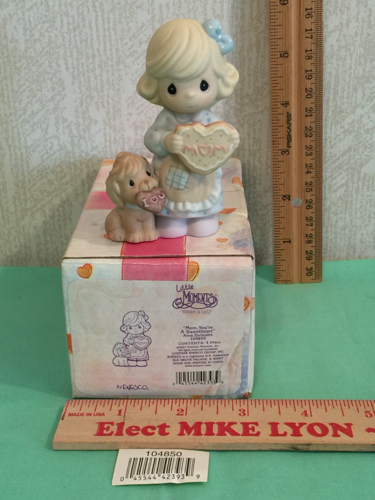2001 Precious Moments - Mom, You're A Sweetheart #104850    (G33)