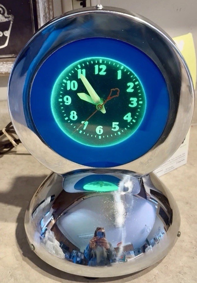 Vintage Glo-Dial Tabletop Clock, Back Painted Glass, Whisper Quiet, Chrome Vintage Glo-Dial Tabletop Clock, Back Painted Glass, Whisper Quiet, Chrome
