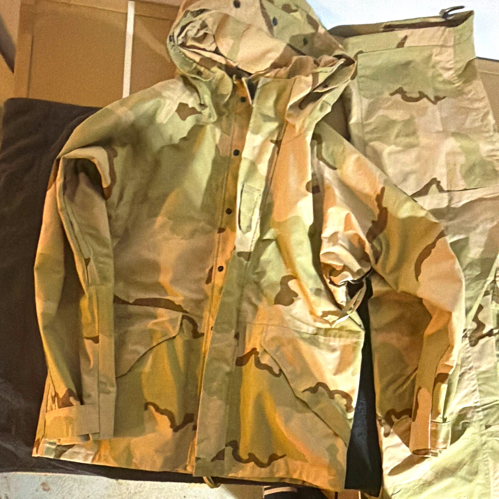 NWOT USGI ECWCS 3 color Desert Camo Cold Weather Parka & Trousers Med Reg