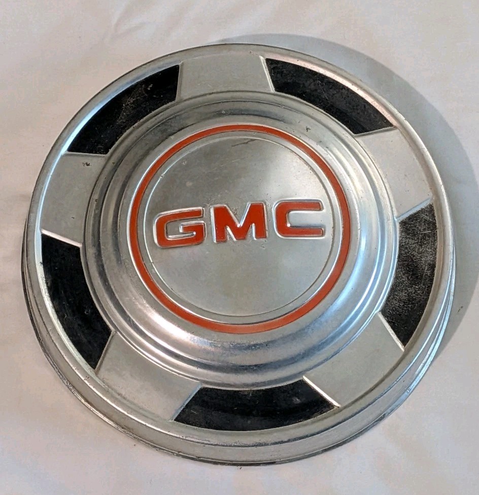 Vintage 1973-1987 GMC 1/2 ton Truck Dog Dish HUBCAP 10-1/2" OEM Vintage 1973-1987 GMC 1/2 ton Truck Dog Dish HUBCAP 10-1/2" OEM