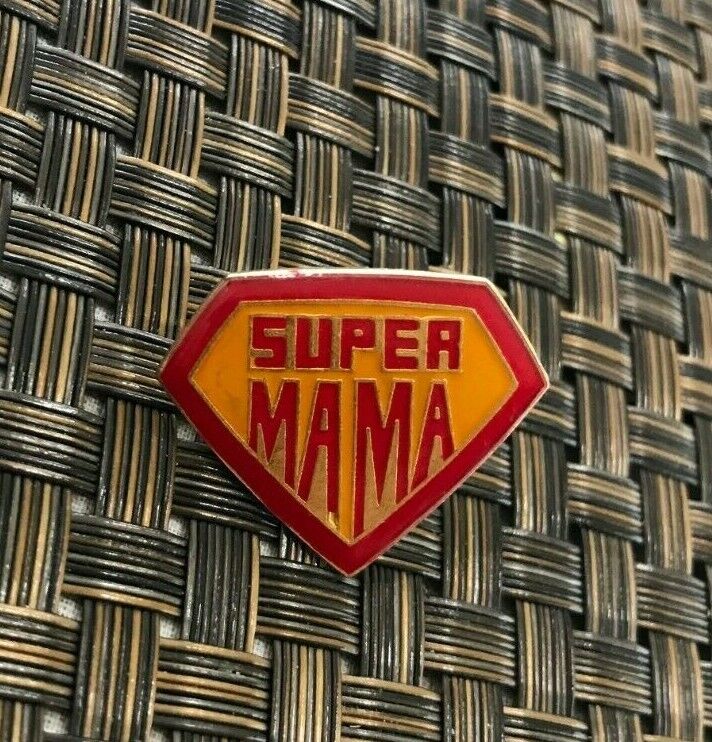 VINTAGE SUPER MAMA MOM MOMMY SUPER HERO BADGE COLLECTIBLE ENAMEL PIN L@@K RARE 