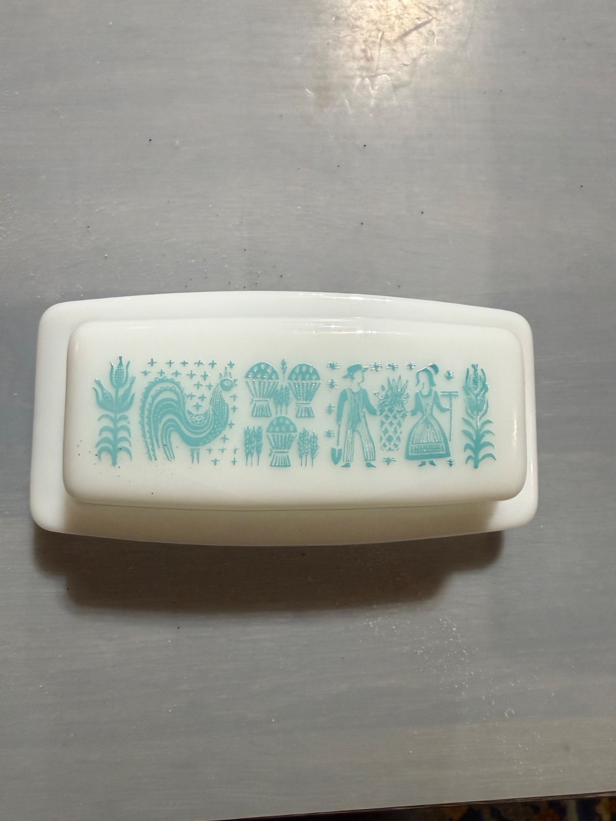 Vintage Pyrex Amish Butterprint Pattern 1/4 lb Covered Butter Dish and Lid Vintage Pyrex Amish Butterprint Pattern 1/4 lb Covered Butter Dish and Lid