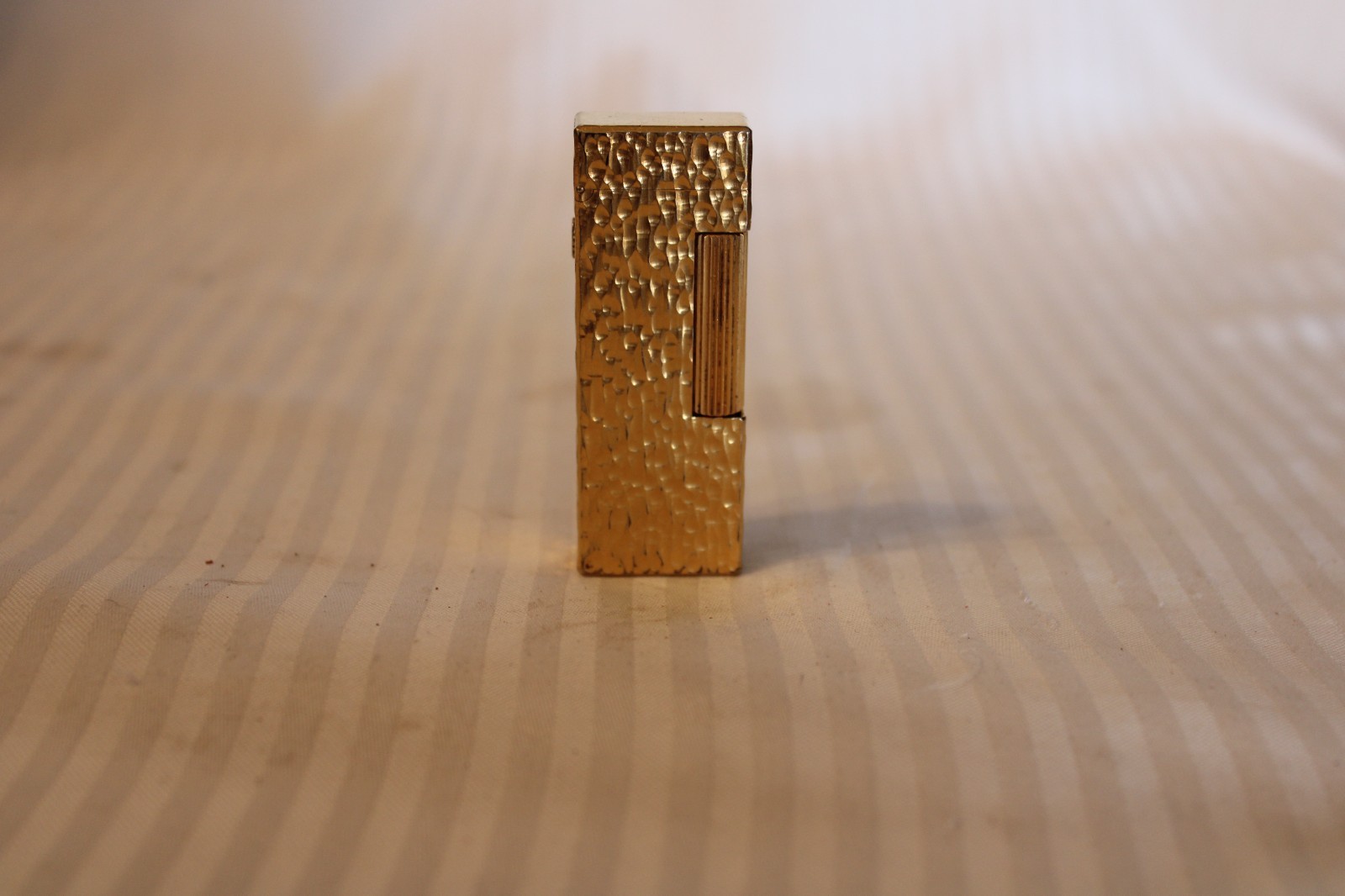 Dunhill Rollagas Vintage Gold-Plated Bark Lighter Made In Switzerland 1971 Dunhill Rollagas Vintage Gold-Plated Bark Lighter Made In Switzerland 1971
