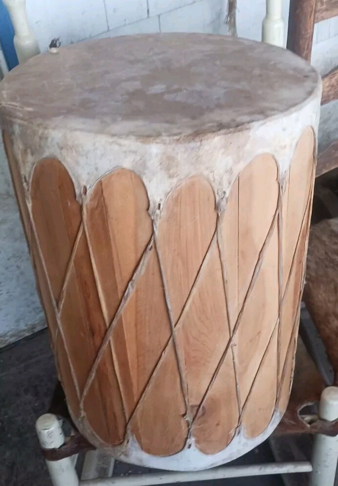 **AWESOME VINTAGE NATIVE AMERICAN HANDMADE LARGE POW WOW TAOS DRUM NICE"" **AWESOME VINTAGE NATIVE AMERICAN HANDMADE LARGE POW WOW TAOS DRUM NICE""