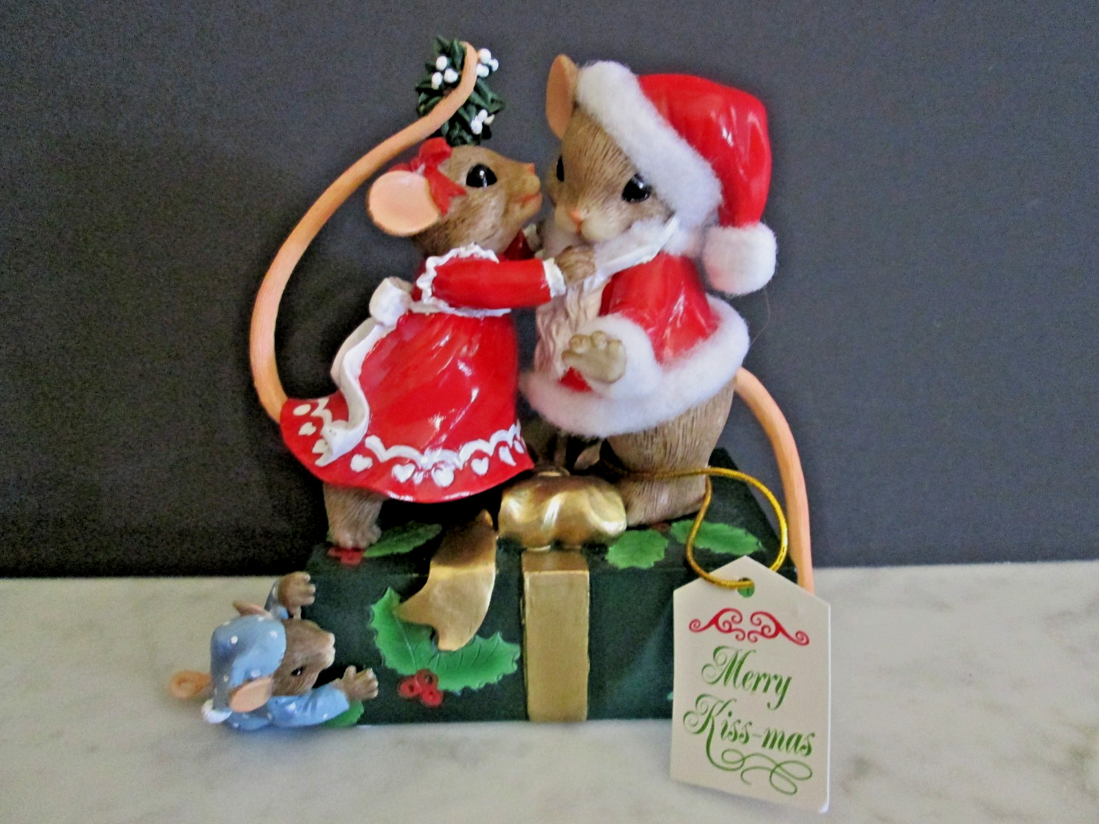 The Hamilton Collection Charming Tails Merry Kiss-mas Mouse Figurine LE 2007