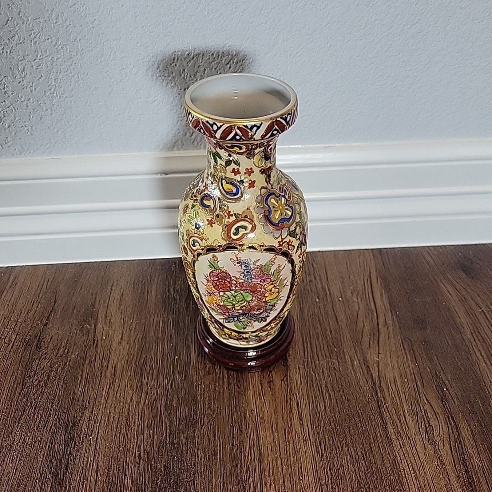 Vtg Chinese Satsuma Style Hand Painted Gold Moriage Porcelain Vase 8” wood base Vtg Chinese Satsuma Style Hand Painted Gold Moriage Porcelain Vase 8” wood base