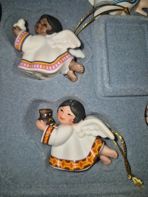 5 piece Vintage 1983 Avon ornament collection in box