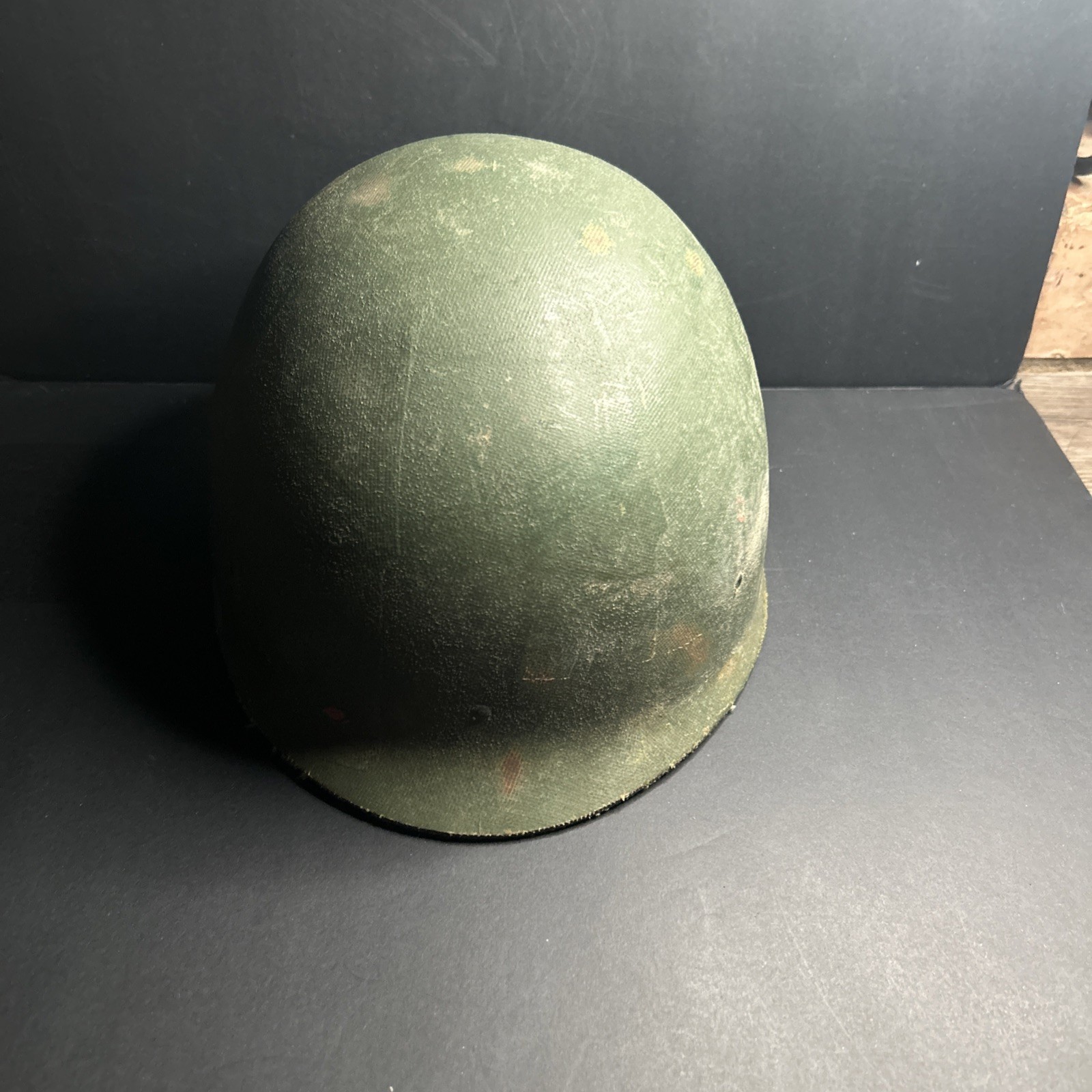 WWII U.S. M1 liner with a rayon suspension and leather sweatband. WWII U.S. M1 liner with a rayon suspension and leather sweatband.