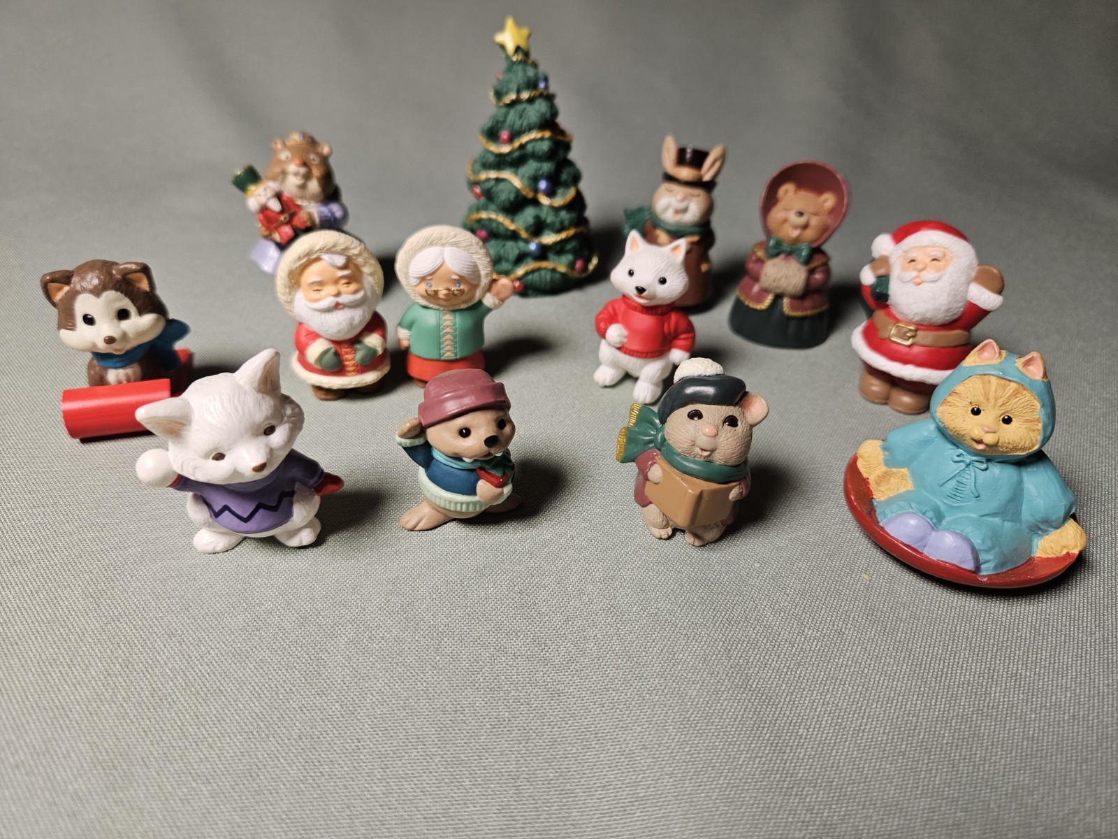 Vintage Hallmark Merry Minatures Lot - 13 Christmas pieces. 1 Christmas Tree Vintage Hallmark Merry Minatures Lot - 13 Christmas pieces. 1 Christmas Tree