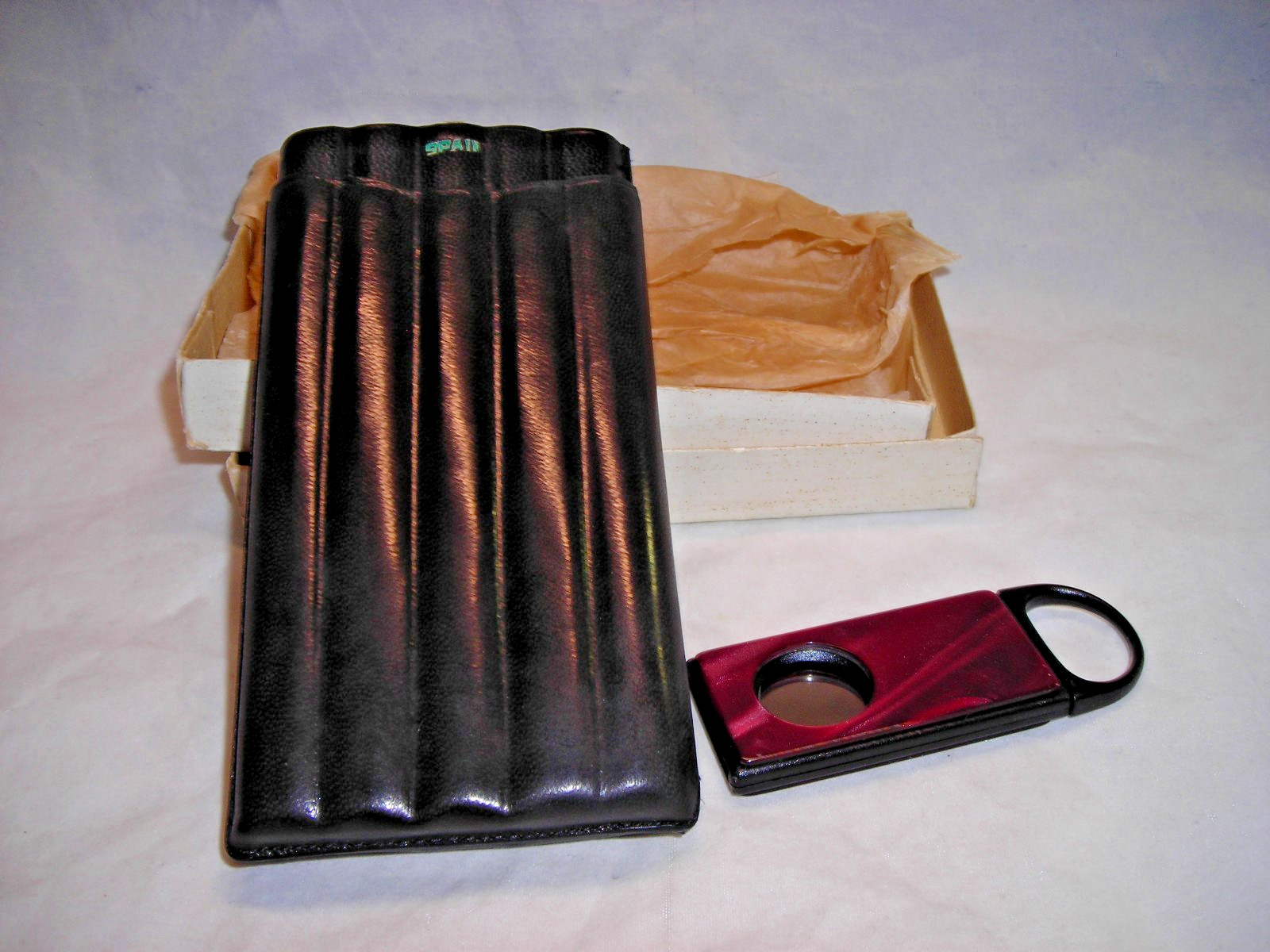 NEW BLACK LEATHER CIGAR HOLDER FOR 5 PANATELA CIGARS RIGID/HARD MADE IN SPAIN NEW BLACK LEATHER CIGAR HOLDER FOR 5 PANATELA CIGARS RIGID/HARD MADE IN SPAIN