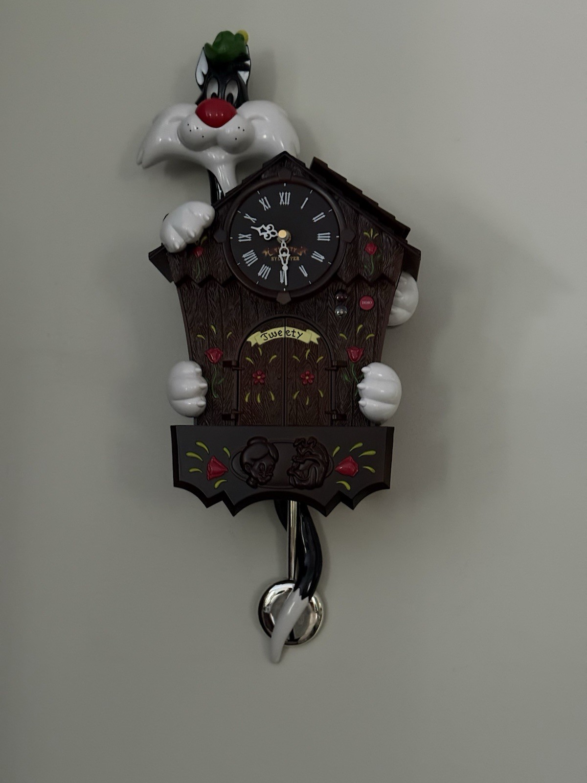 ThinkTek Looney Tunes Tweety & Sylvester Talking Animated Wall Clock 2001 1625