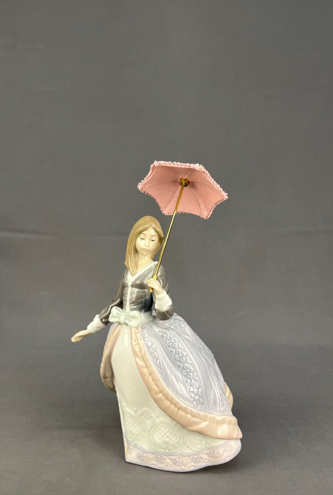 1983 Lladro 9" Figurine # 5211 Angela Girl W/ Parasol Umbrella Retired; Mint
