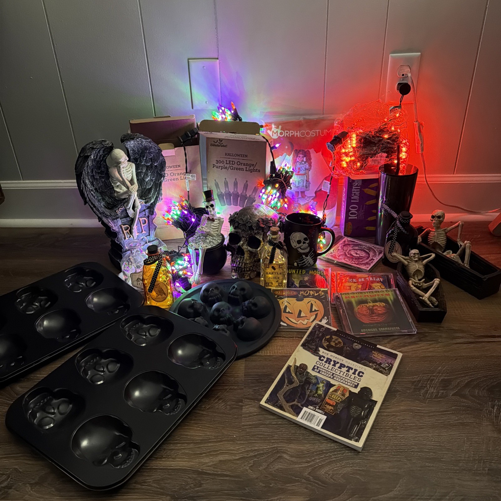 Halloween Huge Decor Lot Party Lights And Skeletons Figure Bake Ware CDs Halloween Huge Decor Lot Party Lights And Skeletons Figure Bake Ware CDs