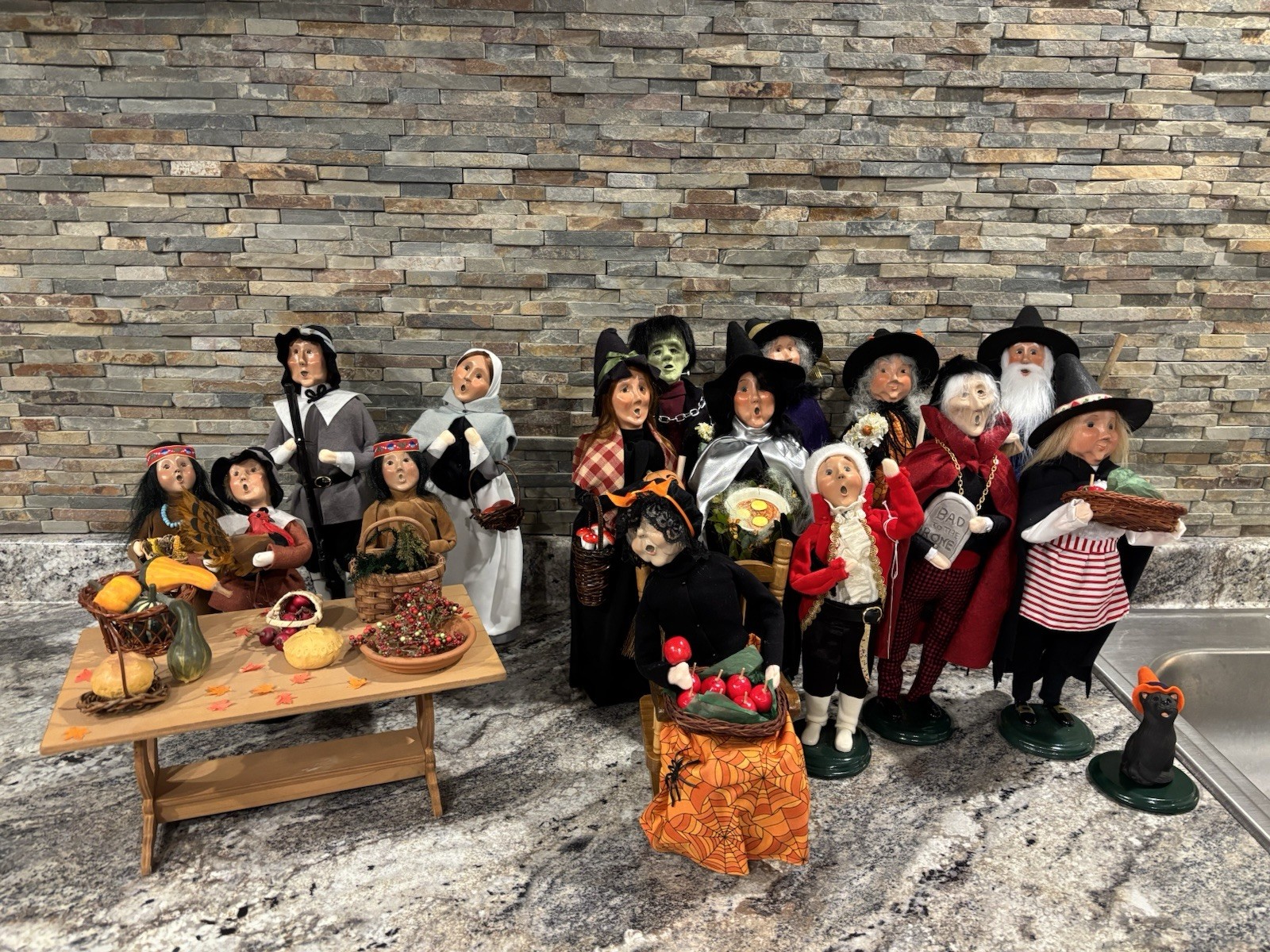 Bust’s Caroler huge Halloween And Thanksgiving Bundle Lot Of 17 Bust’s Caroler huge Halloween And Thanksgiving Bundle Lot Of 17