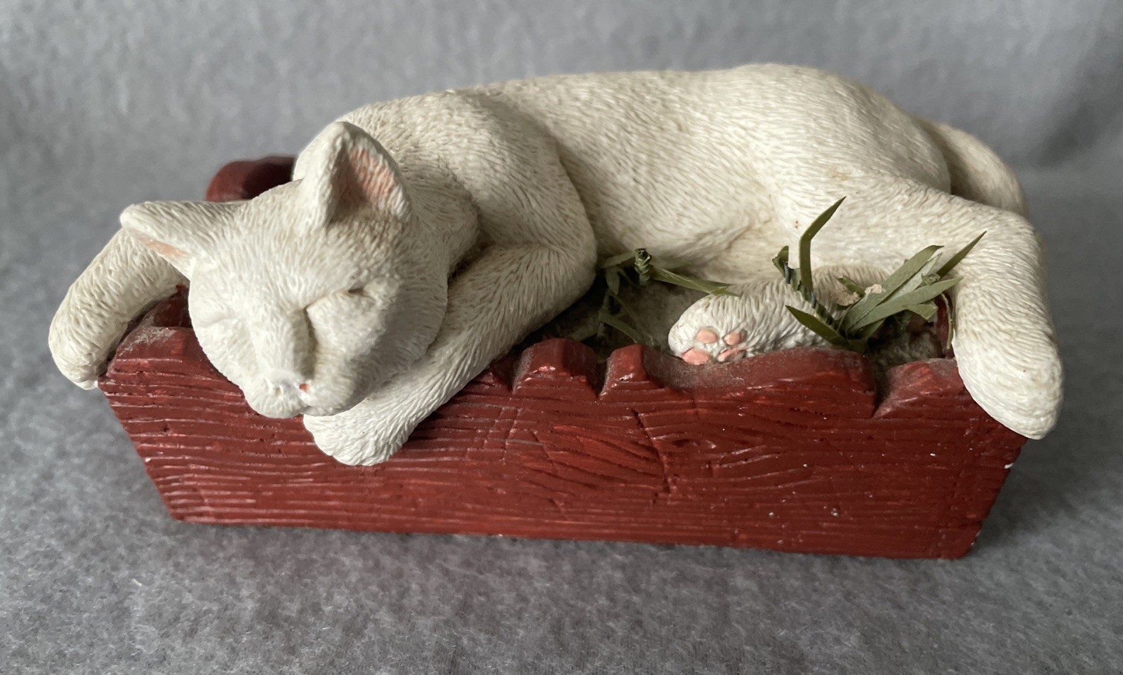 Marty Sculpture Purrfect Pet White Cat Sleeping In Window Planter (Heavy ) Marty Sculpture Purrfect Pet White Cat Sleeping In Window Planter (Heavy )