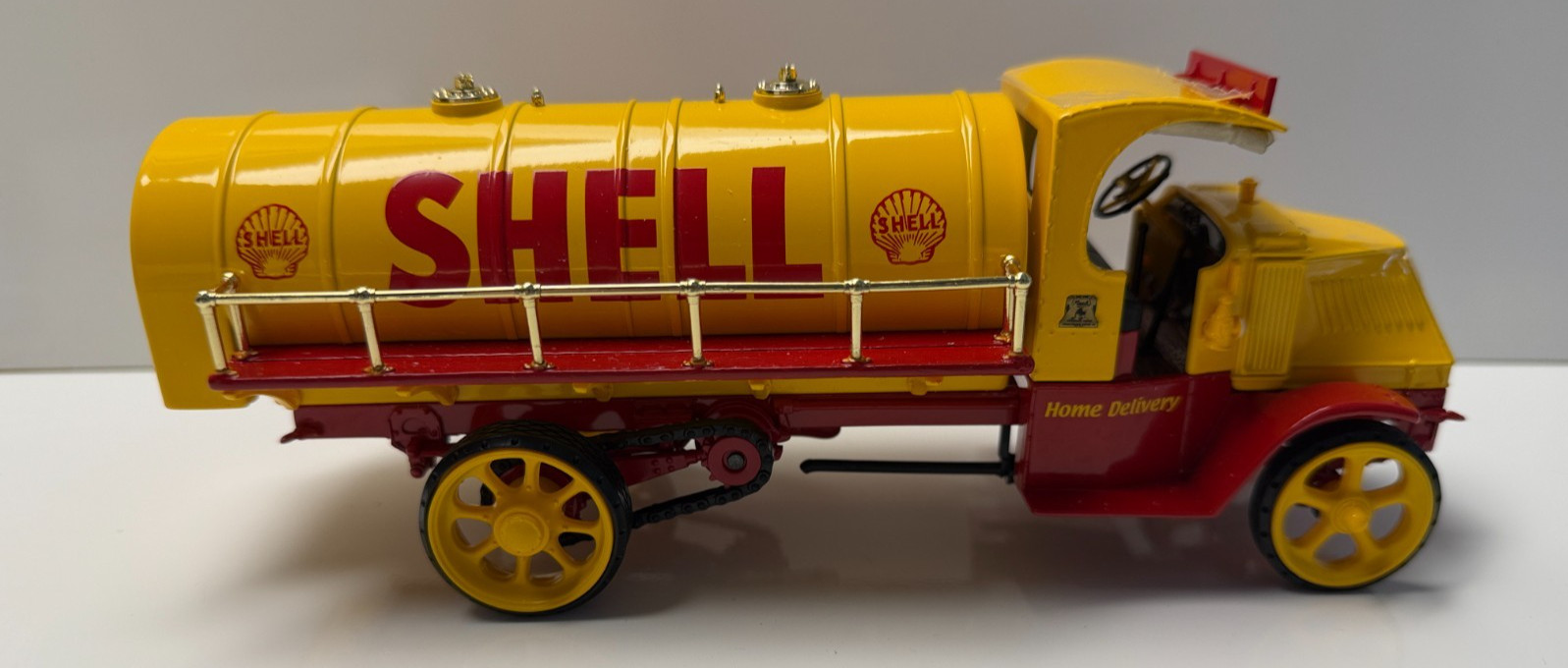 First Gear Home Delivery Shell 1925 Diecast Tanker Truck Stock 19-2534 First Gear Home Delivery Shell 1925 Diecast Tanker Truck Stock 19-2534