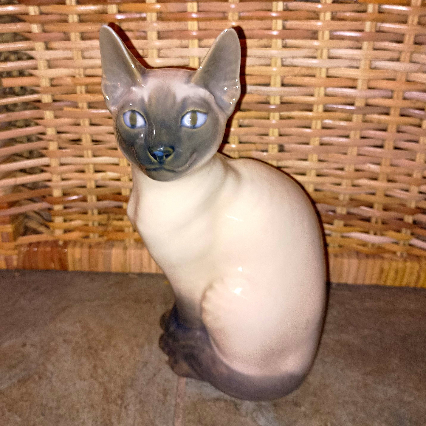 Vintage 1962 Royal Copenhagen Siamese Cat Figurine #3281 - Ear Chip As-Is Vintage 1962 Royal Copenhagen Siamese Cat Figurine #3281 - Ear Chip As-Is