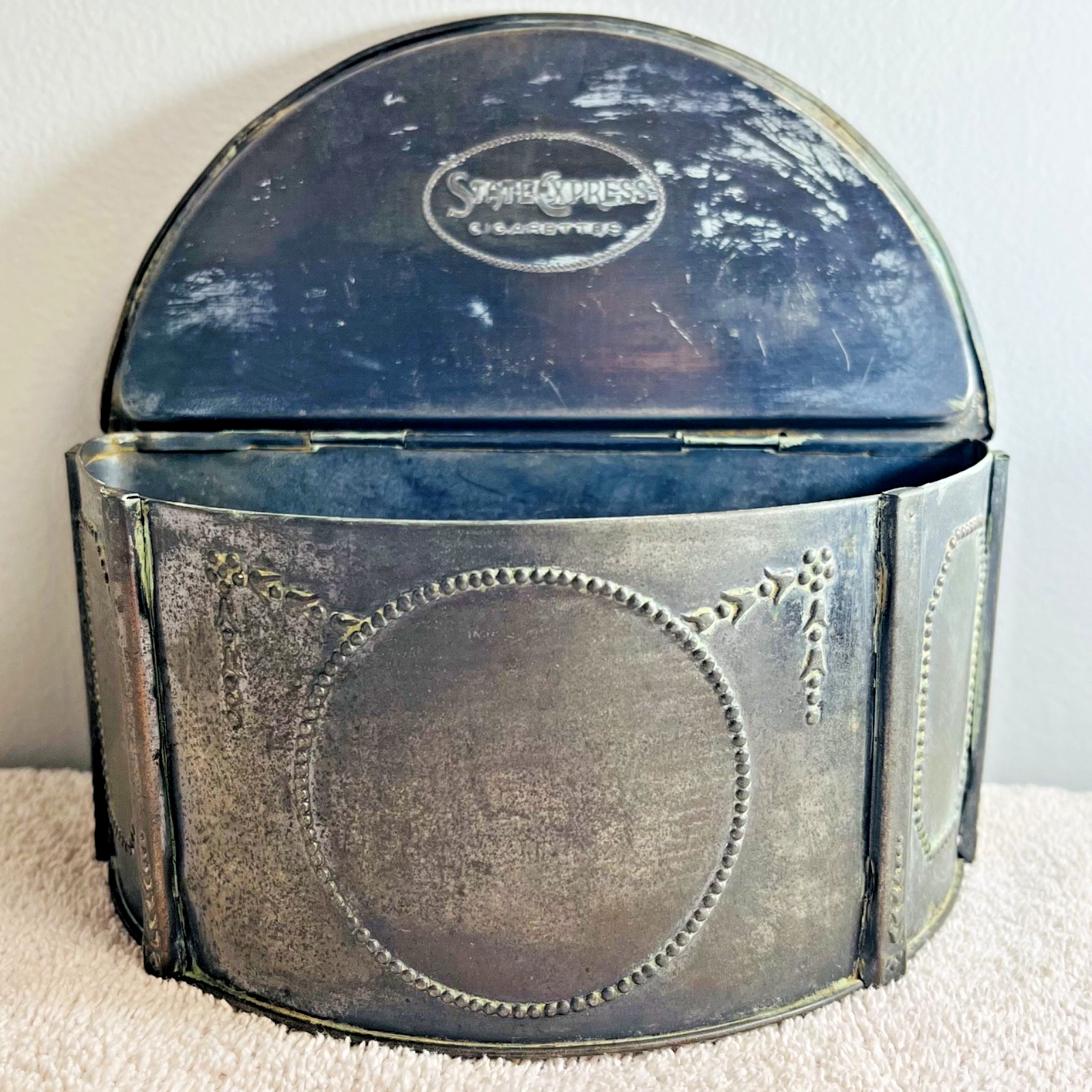 State Express Cigarette Antique Casket Tin Circa 1920’s Demilune Old Collectible State Express Cigarette Antique Casket Tin Circa 1920’s Demilune Old Collectible