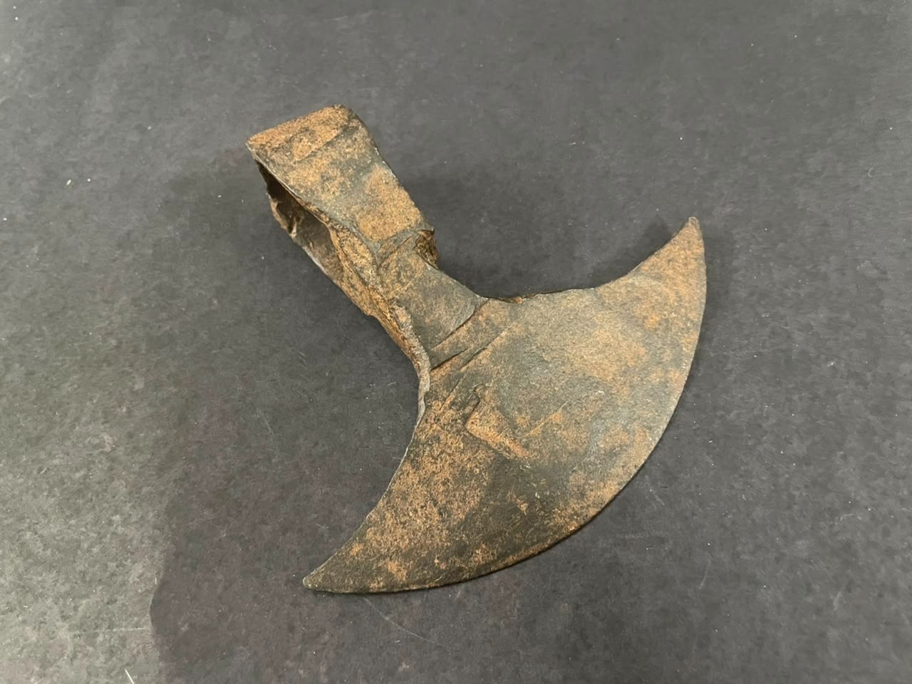 Old Vintage Hand Forged Rustic Iron Axe Hatchet / Axe Head Wood Cutter Tool PM35 Old Vintage Hand Forged Rustic Iron Axe Hatchet / Axe Head Wood Cutter Tool PM35