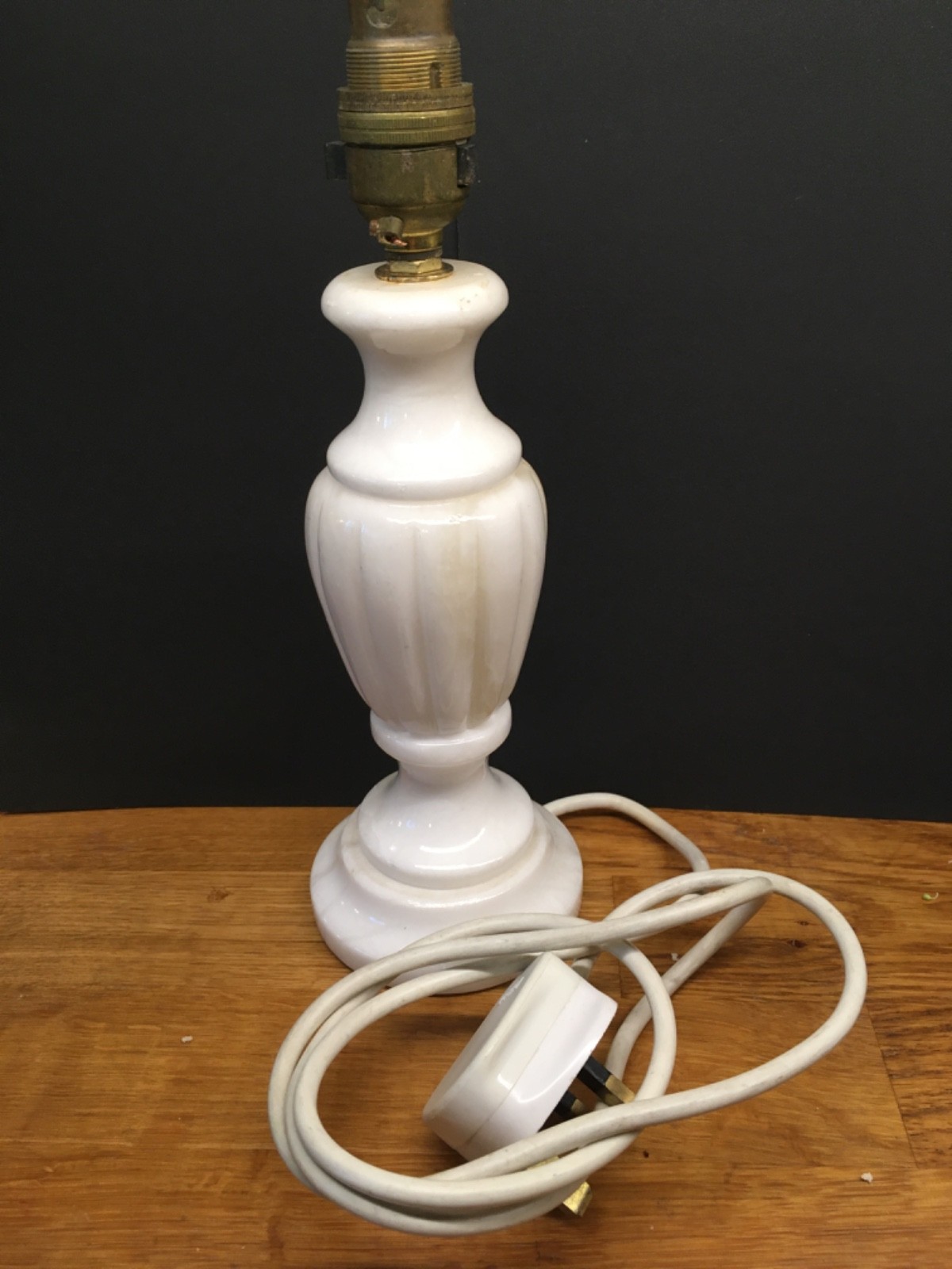 Vintage Creamy White Alabaster Marble Table Lamp.."Not Tested"...10.5" In Height