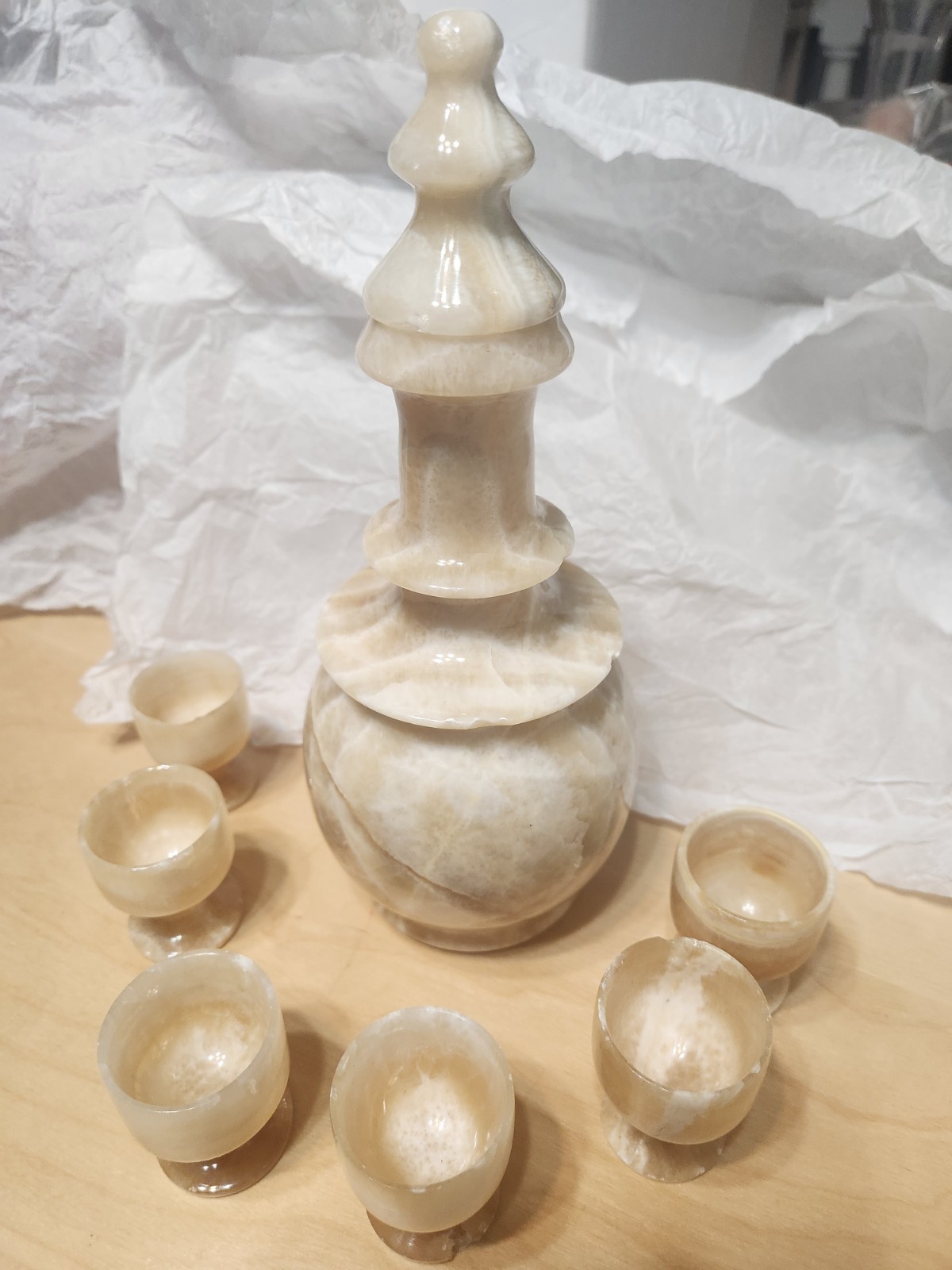vintage hand-carved honey-and-cream onyx stone liqueur and decanter set vintage hand-carved honey-and-cream onyx stone liqueur and decanter set