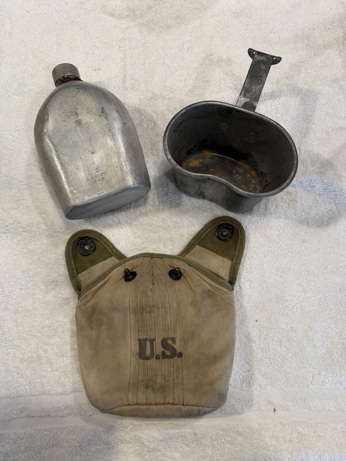 Vintage WW2 US Army A.G Corp Mounted Canvas Calvary/Airborne Canteen Set 1942 Vintage WW2 US Army A.G Corp Mounted Canvas Calvary/Airborne Canteen Set 1942