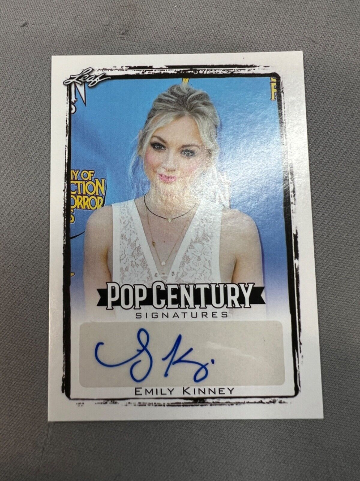 EMILY KINNEY - 2017 Leaf Pop Century BA-EK1 Autograph Card - Walking Dead