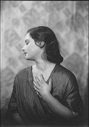 Photo:Unidentified Woman 1910s-1940s Portrait Photograph Photo:Unidentified Woman 1910s-1940s Portrait Photograph