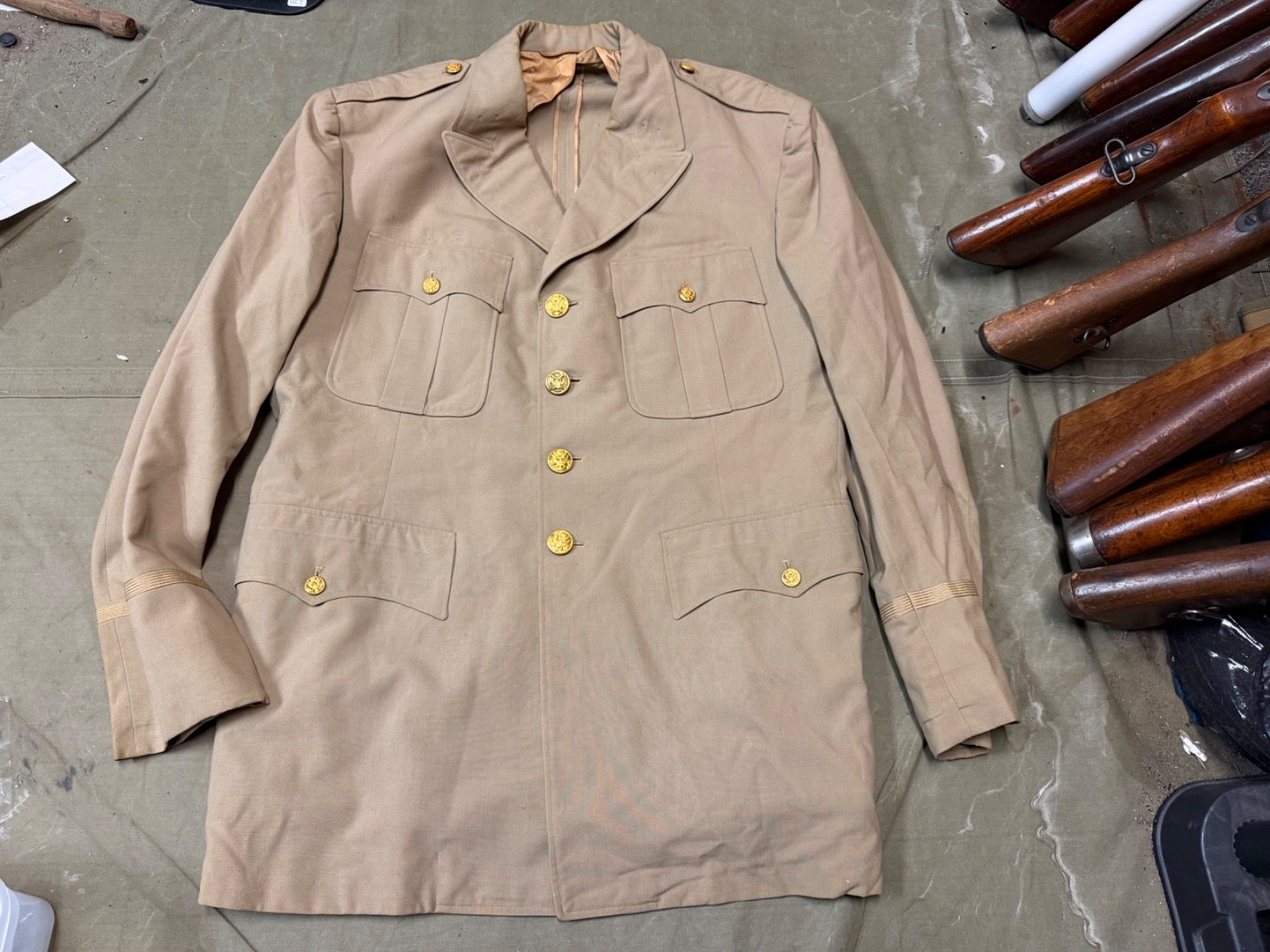 ORIGINAL WWII US ARMY OFFICER "KHAKIS" CLASS A JACKET- LARGE 44R ORIGINAL WWII US ARMY OFFICER "KHAKIS" CLASS A JACKET- LARGE 44R