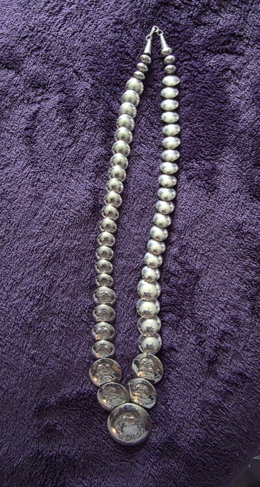 Glamorous Round Concho Bead Vintage Navajo Sterling Silver Necklace Glamorous Round Concho Bead Vintage Navajo Sterling Silver Necklace