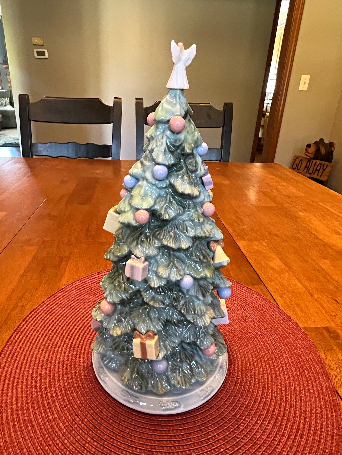 RETIRED: 2001 CHRISTMAS IS HERE LLADRÓ #01006670. MINY. TREE ONLY