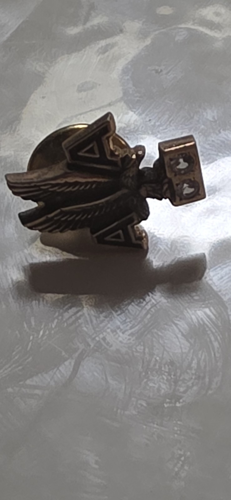 American Airlines Vintage Crew AA 20YR Service Pin 10 Kt American Airlines Vintage Crew AA 20YR Service Pin 10 Kt