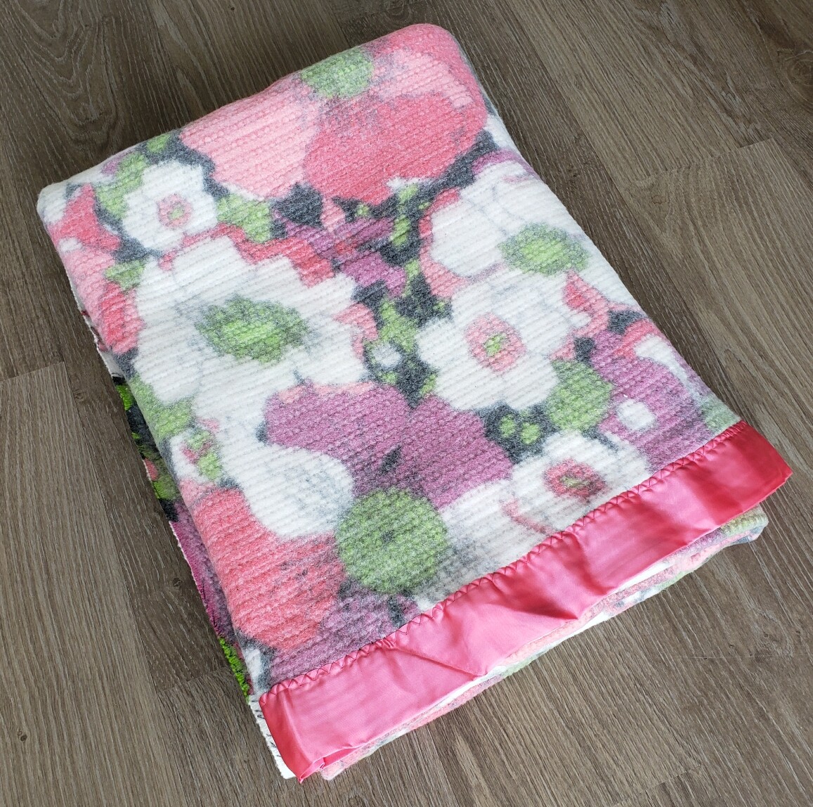 Vintage NWOT Pink Floral Satin Trim Waffle Weave Thermal Nylon Blanket 87 x 66