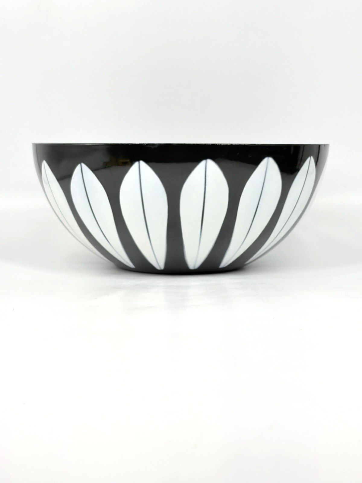 Vintage Catherineholm 9.5" Black White Lotus Enamelware Bowl Mid-Century Norway Vintage Catherineholm 9.5" Black White Lotus Enamelware Bowl Mid-Century Norway