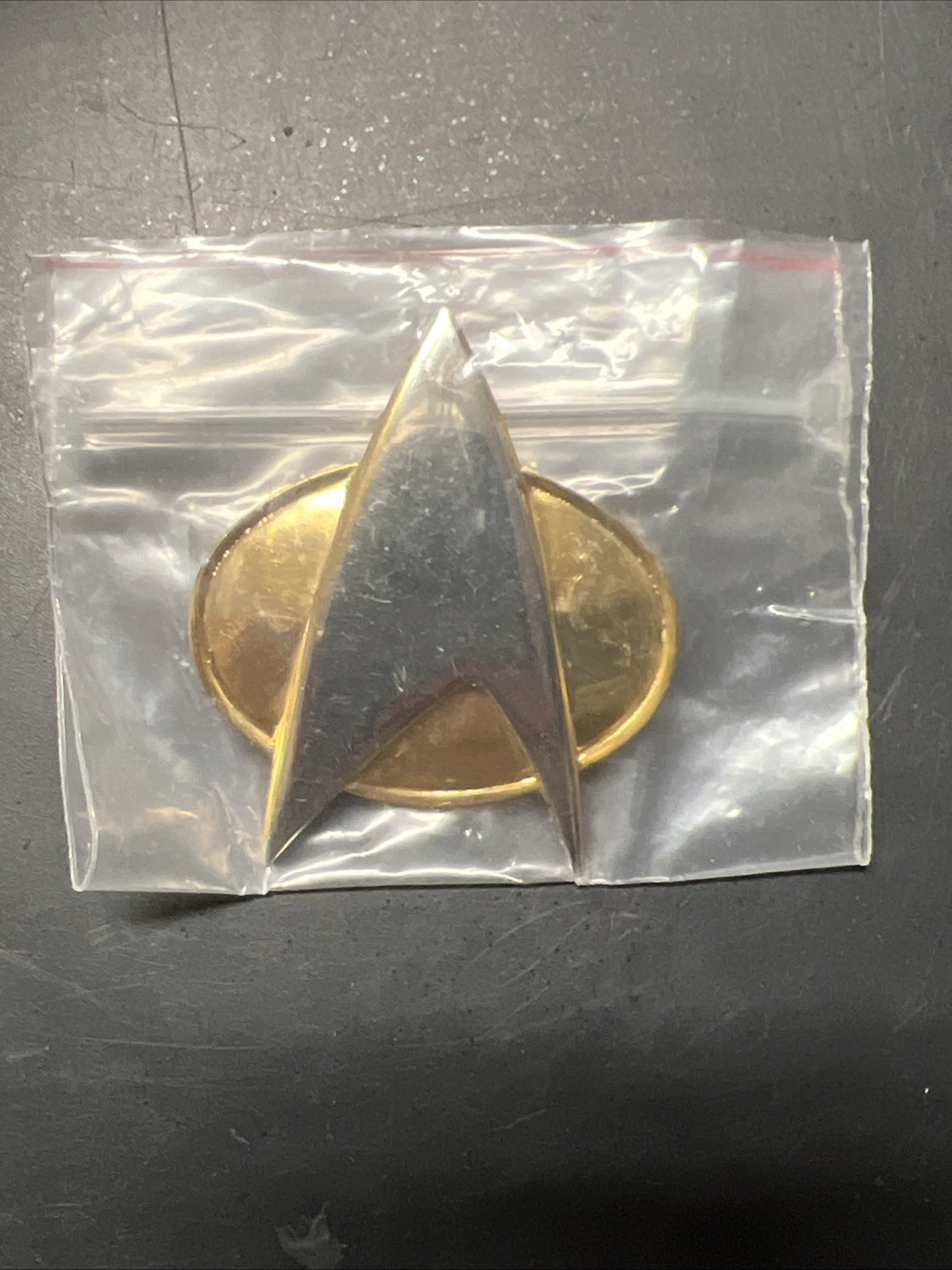 Vtg 1988 Star Trek Paramount Pictures Gold Tone Lapel Pin Vtg 1988 Star Trek Paramount Pictures Gold Tone Lapel Pin