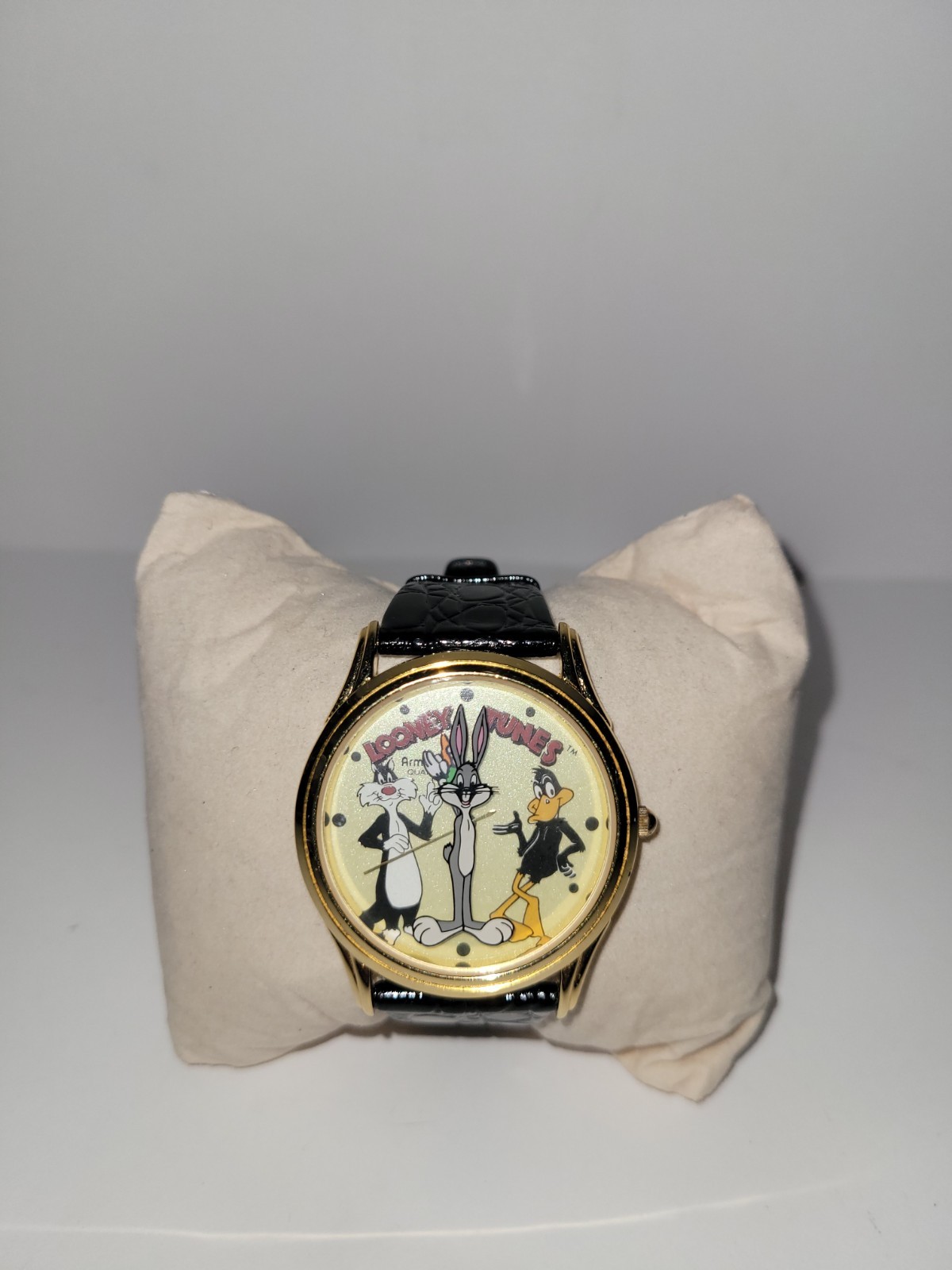 Vintage Looney Tunes Bug Bunny and friends Watch Works Great New Battery NICE Vintage Looney Tunes Bug Bunny and friends Watch Works Great New Battery NICE