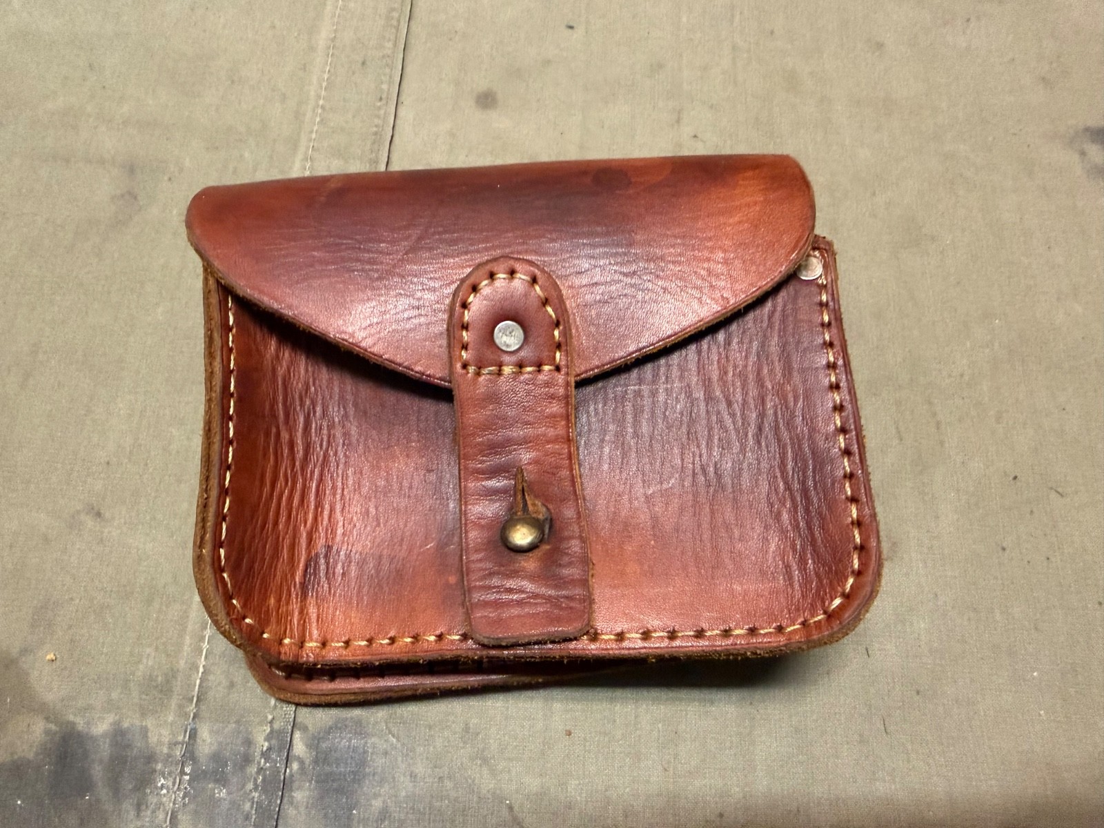 WWI WWII FRENCH M1915 BROWN LEATHER COMBAT AMMO POUCH WWI WWII FRENCH M1915 BROWN LEATHER COMBAT AMMO POUCH