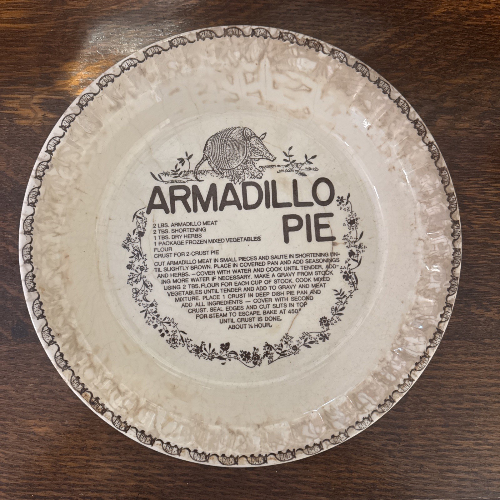 ARMADILLO PIE Royal China Co 1983 pie plate Rare ARMADILLO PIE Royal China Co 1983 pie plate Rare
