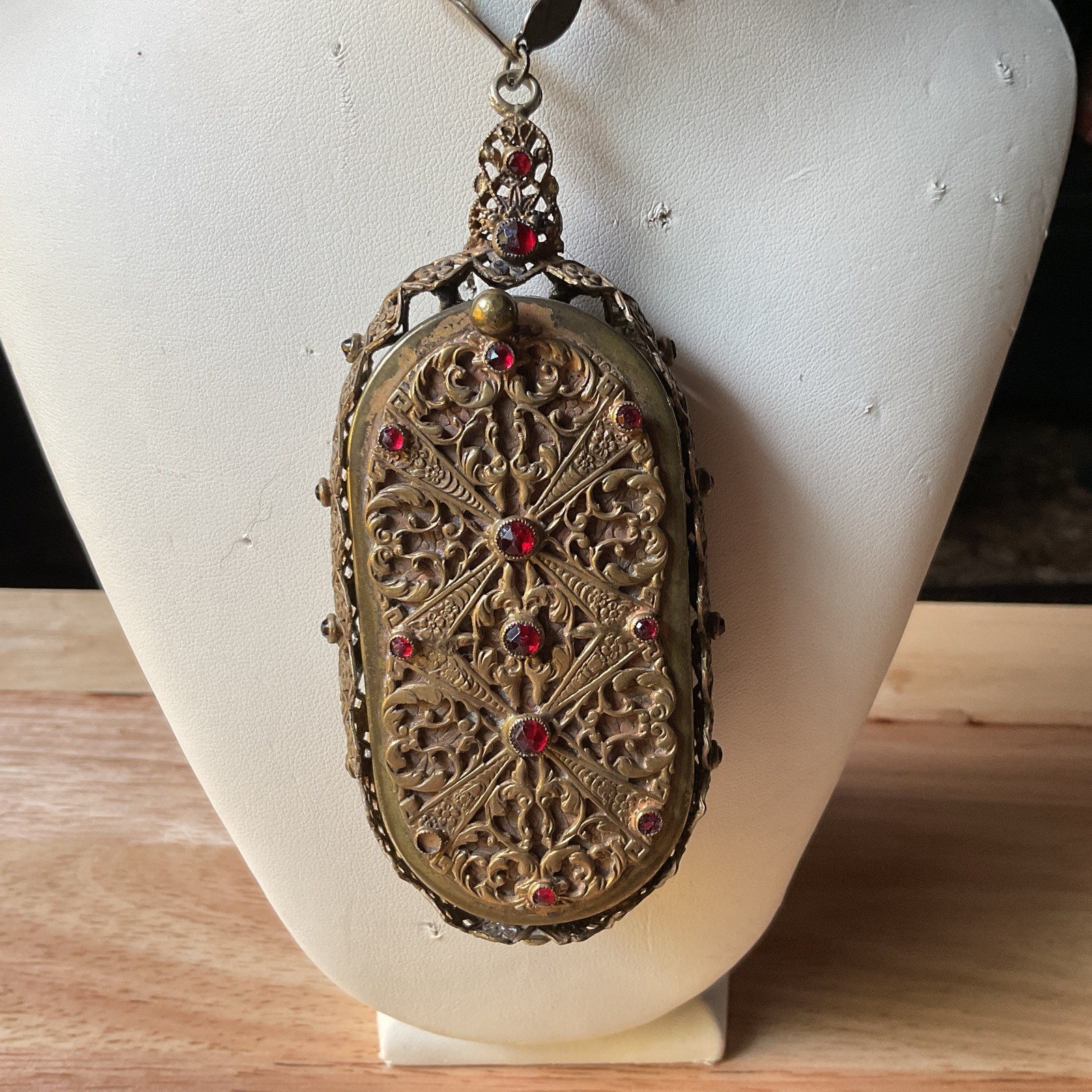 Antique Trinity Plate Jeweled Dance Purse Compact With Unusual Hold Chain Antique Trinity Plate Jeweled Dance Purse Compact With Unusual Hold Chain
