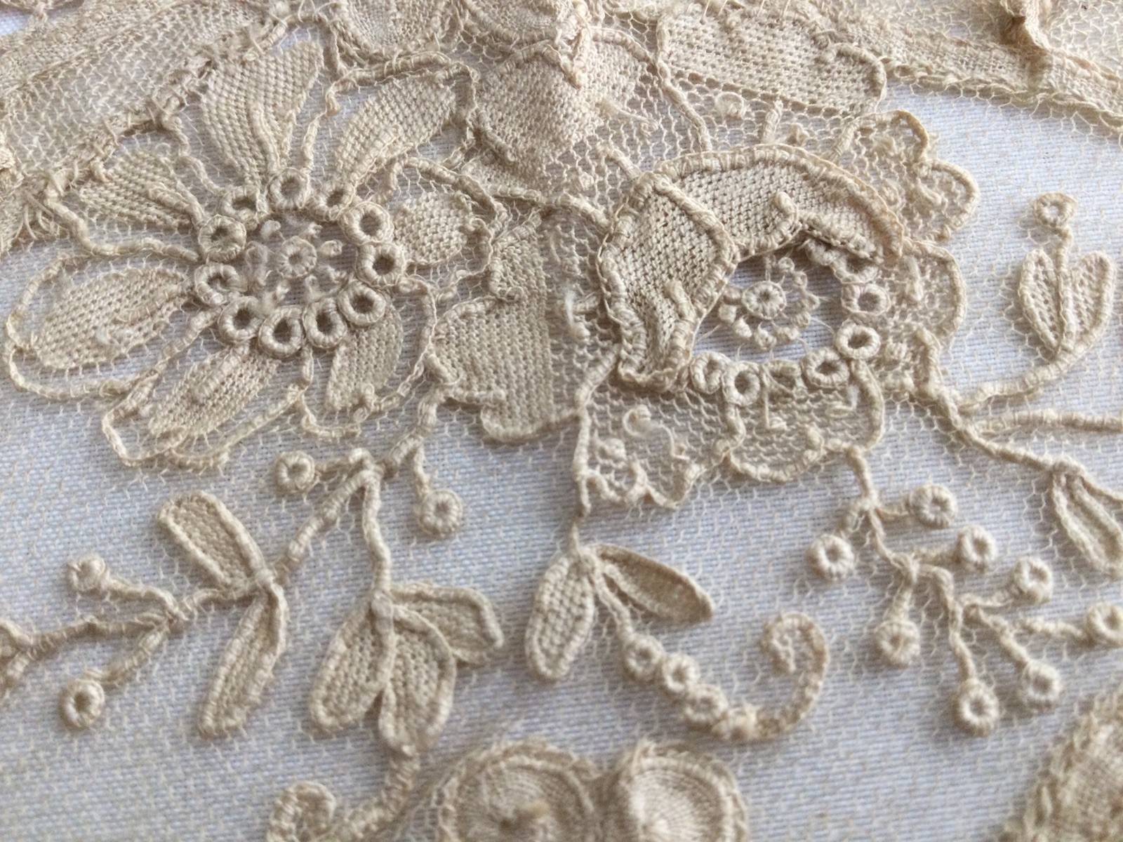 19th c 2 pc French Point de Gaz/Brussel Lace Collar panel Dark Cream/Ecru color