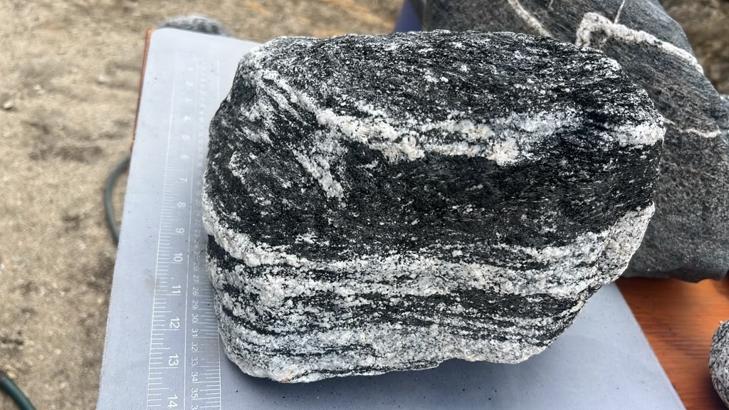 Museum grade mica schist boulder 43lb quartz feldspar large mineral specimen