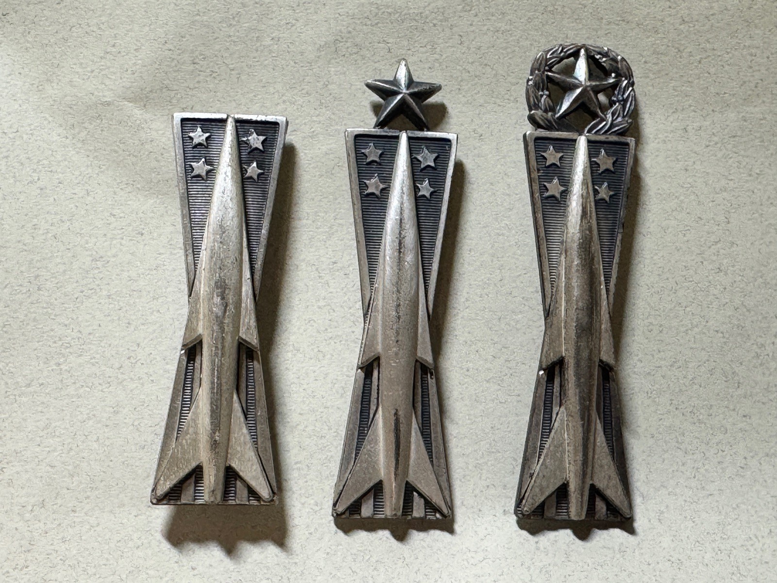 🇺🇸 US Army Guided Missile Mini Badge Set BASIC + SENIOR + MASTER Cold War Era 🇺🇸 US Army Guided Missile Mini Badge Set BASIC + SENIOR + MASTER Cold War Era