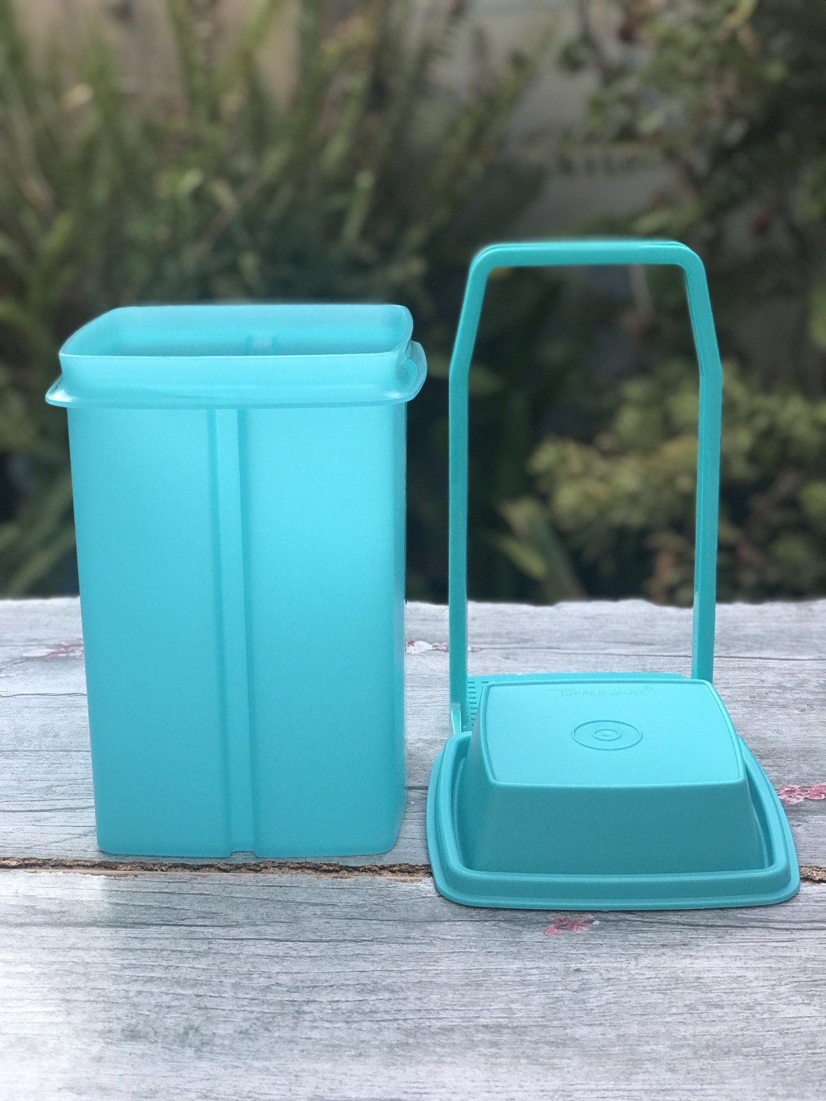 Tupperware Pick-A-Deli Pickle Keeper 8 Cups Aqua Jalapeno Olive Keeper New Tupperware Pick-A-Deli Pickle Keeper 8 Cups Aqua Jalapeno Olive Keeper New
