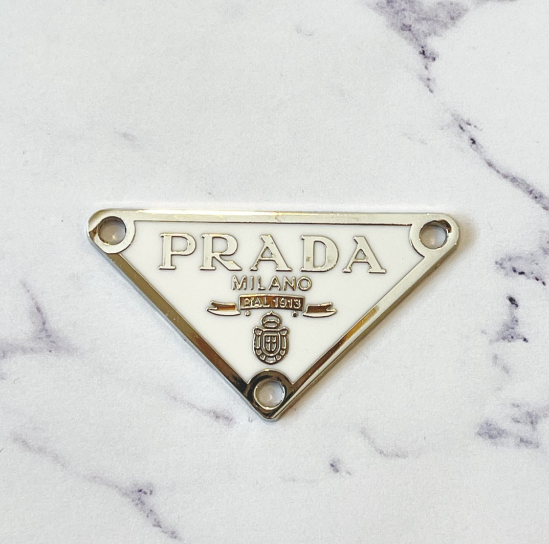 Designer White Silver Triangle Silver Logo Plate Set of 1