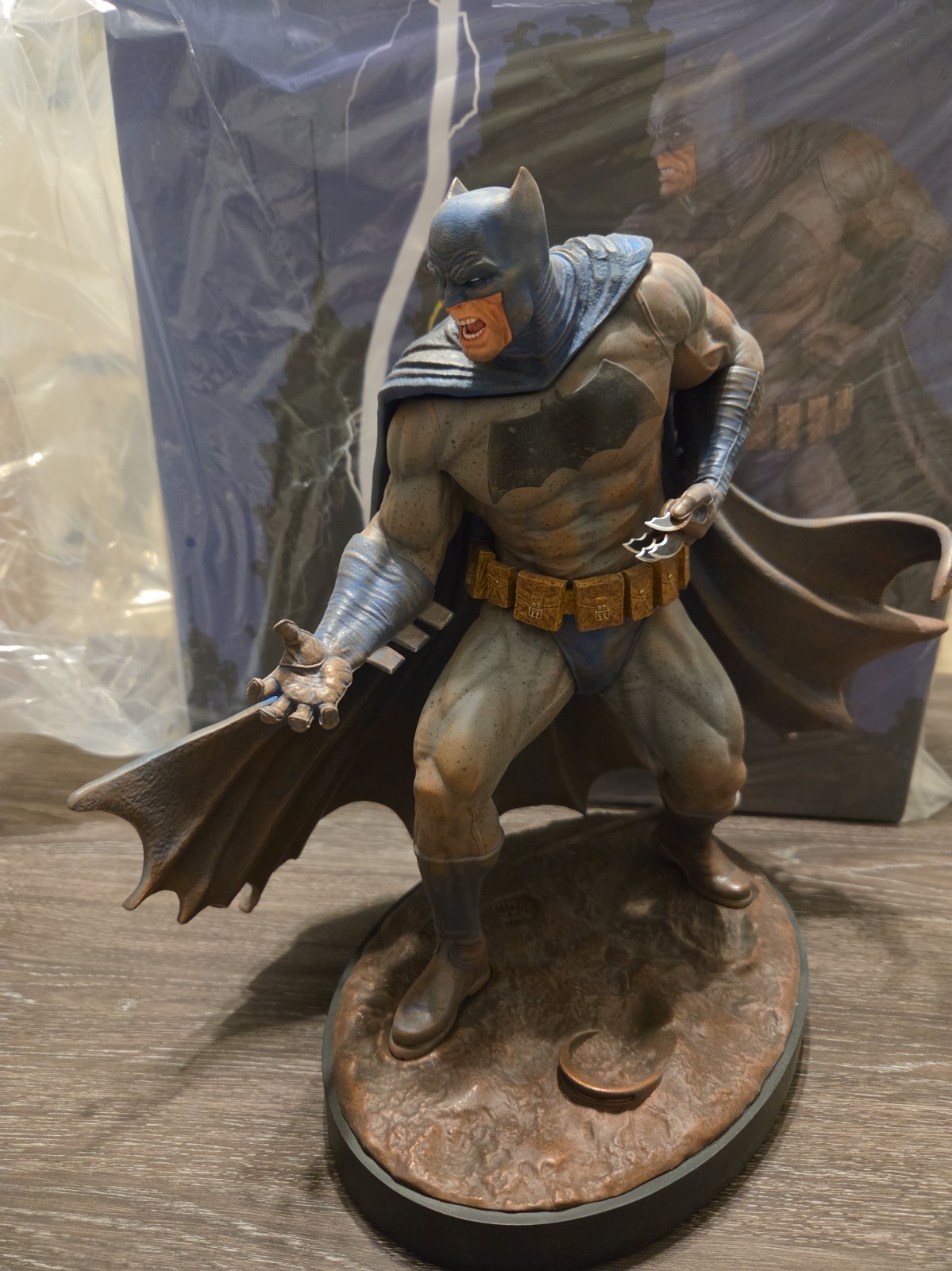 Tweeterhead Batman Dark Knight Maquette Muddy Variant 1/6 scale Statue