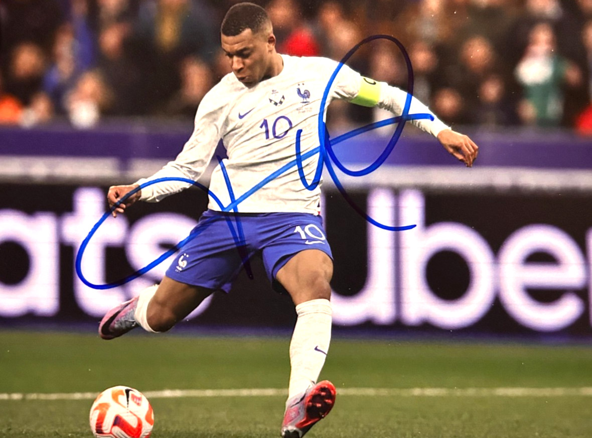 Kylian Mbappé Signed 7x5" SOCCER Original Authentic Autograph GENUINE w/COA Kylian Mbappé Signed 7x5" SOCCER Original Authentic Autograph GENUINE w/COA