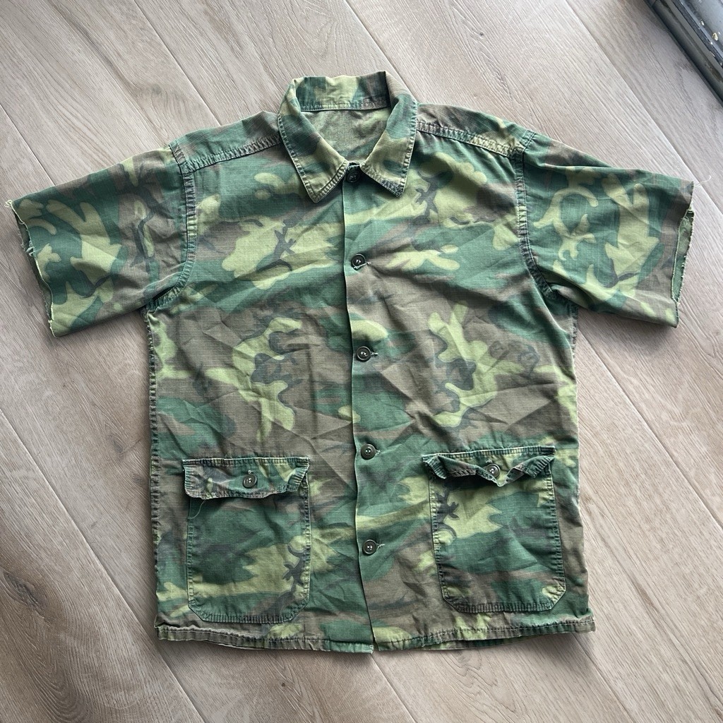 1960’s True Vintage ERDL Camo Vietnam War Era Jungle Jacket Cut Sleeves Size L 1960’s True Vintage ERDL Camo Vietnam War Era Jungle Jacket Cut Sleeves Size L