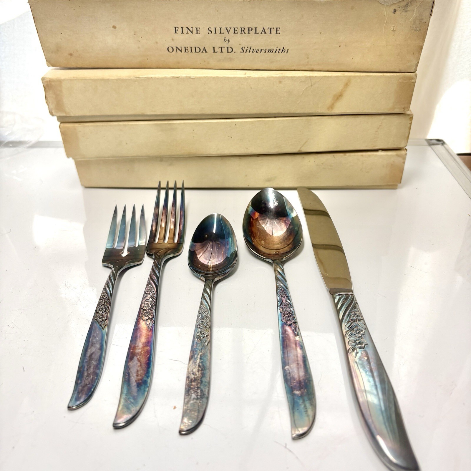Vtg WM Rogers Fine Silverplate Oneida Ltd 4 Place Setting Tahiti 20 pcs 4 Boxes Vtg WM Rogers Fine Silverplate Oneida Ltd 4 Place Setting Tahiti 20 pcs 4 Boxes
