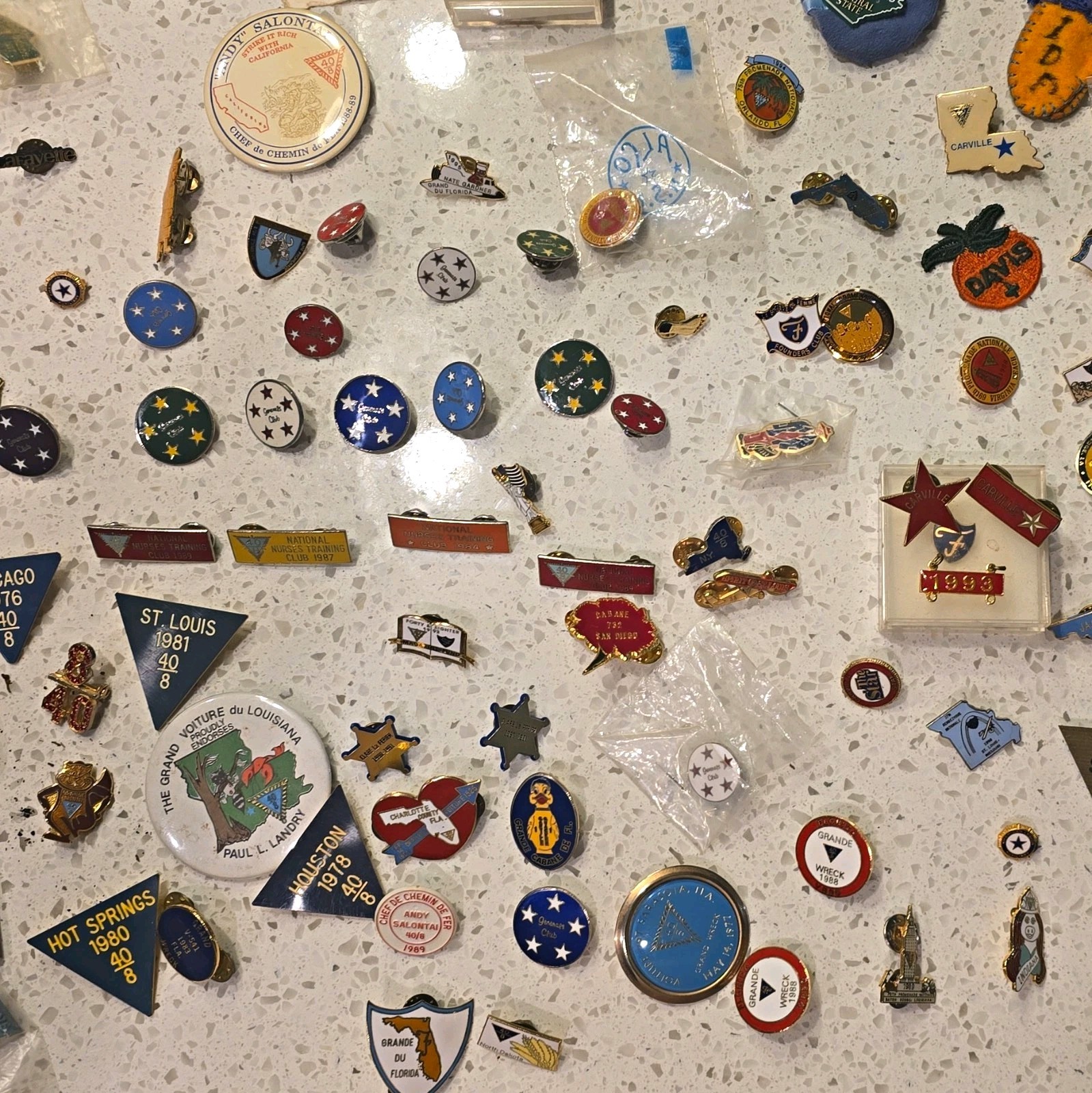 Mixed Lot Vintage AMERICAN LEGIONAIRES  Pinback & Lapel Pins Buttons 40 /8 WWII 